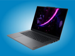 L'ultimo Yoga Pro 9 di Lenovo ha perso il tastierino numerico, ma ha acquisito un trackpad tattile.