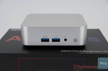 Geekom A5 Pro 2026 - Connessioni sul davanti