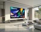 Il televisore Hisense 116UXS (nella foto appeso alla parete di un salotto) è in mostra al CES 2026. (Fonte: Hisense)
