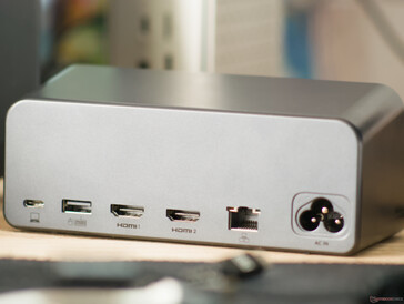 Le porte posteriori della docking station USB-C MOKiN 13 in 1 sono vuote