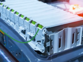 Le batterie allo stato solido offrono un miglioramento della sicurezza, della densità energetica e dell'efficienza operativa delle batterie per i veicoli elettrici. (Fonte: GreenCars)