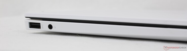 Sinistra: USB-A (5 Gbps), cuffie da 3,5 mm