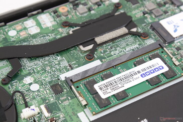 Singolo slot SODIMM fino a 16 GB. C'è anche RAM saldata per un totale di 32 GB