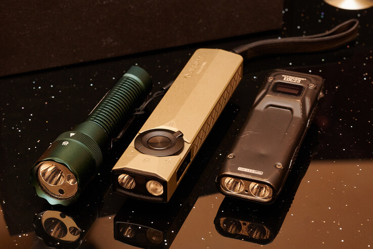 Il K1 di Acebeam offre una serie di caratteristiche simili e l'EDC23 di Nitecore segue un fattore di forma simile. (Fonte: Andreas Sebayang/Notebookcheck.com)