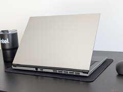 Blitz Ultra 2 14 è più aggiornabile e riparabile rispetto ai modelli più diffusi di Dell o HP, anche se a costo di dimensioni e peso (fonte: Notebookcheck)