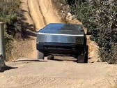 Test off-road di Cybertruck presso i 'gradini' di Hollister Hills SVRA (immagine: Dima Zeniuk/X)