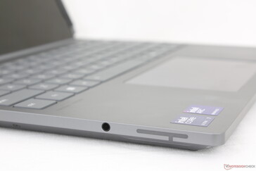 L'aspetto e i materiali ThinkBook sono familiari, nonostante le caratteristiche hardware uniche