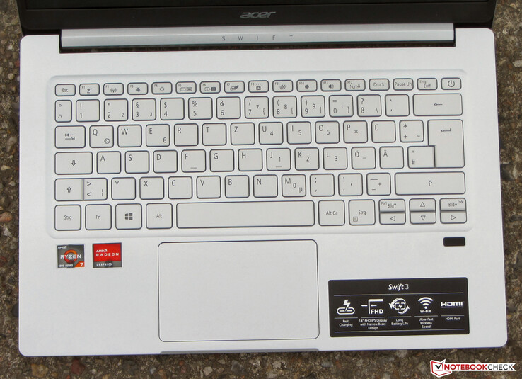 Uno sguardo alla tastiera del'Acer Swift 3 SF314-42.