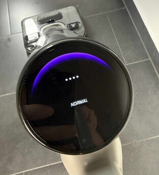 Display con modalità e indicatore di carica della batteria a 4 punti