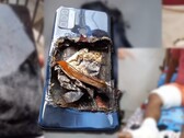 L'Oppo A53 è presumibilmente esploso, lasciando il suo proprietario con ferite ad entrambe le gambe. (Fonte dell'immagine: Technical Dost - modificato)
