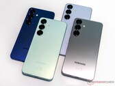 Si dice che il successore di Galaxy S25 (nella foto) offra una batteria più grande da 4.300 mAh, ma è modesta rispetto a Xiaomi 16 e ad altri. (Fonte: Notebookcheck)