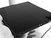 È probabile che il modello Z Fold 8 Duo della serie “ Galaxy ” di Samsung sia all’altezza dell’Oppo Find N6 (nella foto) per quanto riguarda la gestione delle pieghe.