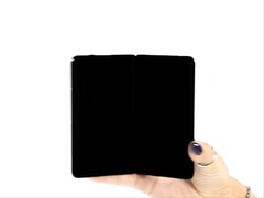 Si dice che il primo pieghevole dal formato ampio di Motorola sia più piccolo del Galaxy Z Fold8 e dell’iPhone Duo.