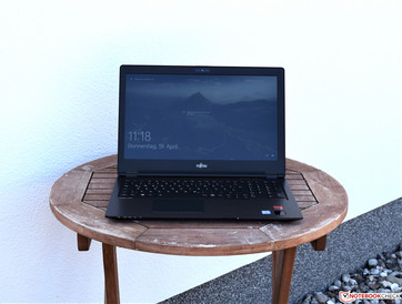 Fujitsu LifeBook U758 all'ombra