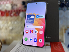 Il Samsung Galaxy S25 FE da 6,7 pollici con 128 GB è attualmente disponibile a circa 600 dollari. (Fonte: Notebookcheck)