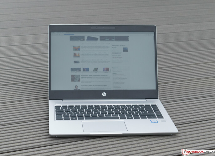 L'HP ProBook 440 G6 con cielo nuvoloso
