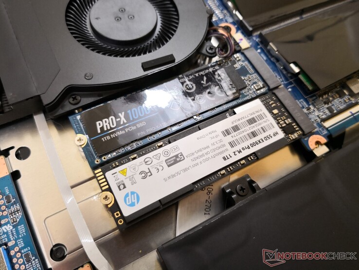 HP EX900 installato come drive secondario accanto al drive principale