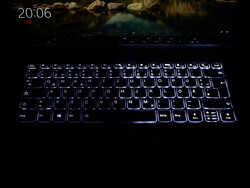 Retroilluminazione della tastiera IdeaPad Flex 5 [fotomontaggio: fase 1 (sinistra), fase 2 (destra)]