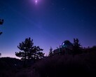 Il Laboratorio del Telescopio per le Comunicazioni Ottiche trasmette il suo faro a otto laser al ricetrasmettitore laser di volo per le Comunicazioni Ottiche nello Spazio Profondo (Fonte immagine: NASA e JPL-Caltech)