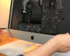 L'iMac da 21,5 pollici può essere aggiornato, ma non facilmente. (Fonte: Luke Miani)