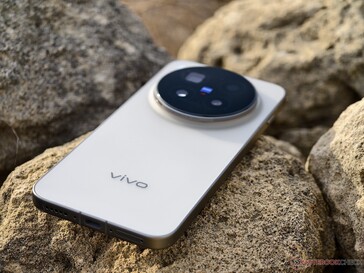 ... fa una bella figura come telefono cellulare con fotocamera.