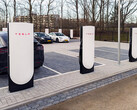 Il nuovo design della stazione Supercharger (immagine: Tesla Charging/Twitter)