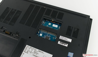 La cover per la manutenzione dà accesso a due slot SO-DIMM aggiuntivi