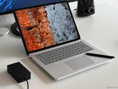 Surface Laptop Studio 2 in modalità laptop, ...