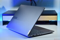 Questo portatile Lenovo da 14 pollici dimostra quanto stiano diventando costosi i PC con 32 GB di RAM