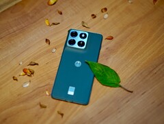 L'Edge 70 fa le cose in modo molto diverso rispetto al suo predecessore e pone meno enfasi sulla flessibilità del sistema della fotocamera. (Fonte: Notebookcheck)