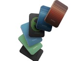 Il power bank magnetico Pitaka Aramid Fiber è disponibile nei colori moonrise, nero, sunset, alien, verde bosco e blu oceano (fonte: Pitaka)