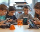 La Norvegia sta introducendo restrizioni sempre più severe sull’uso delle tecnologie digitali e dell’intelligenza artificiale tra i giovani studenti.