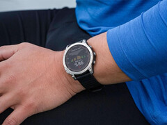 Il Fenix 7 è uno dei diversi smartwatch idonei a ricevere la versione beta 23.05. (Fonte: Garmin)