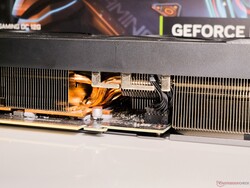 La RTX 4070 Super Gaming OC è dotata di otto heatpipe in rame