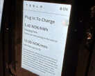 Lo schermo del nuovo terminale di pagamento con carta V4 Supercharger di Tesla (immagine: Inert82/Reddit)