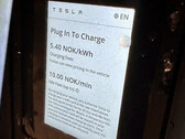 Lo schermo del nuovo terminale di pagamento con carta V4 Supercharger di Tesla (immagine: Inert82/Reddit)