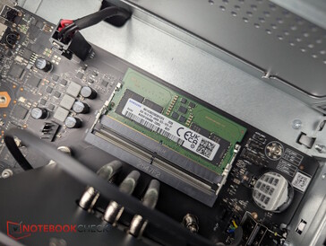 2 slot per la RAM, uno dei quali non è occupato nella versione standard