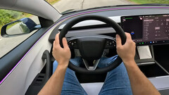La recensione della Model 3 Highland testa i livelli di rumorosità dell'abitacolo (immagine: AutoTopNL)