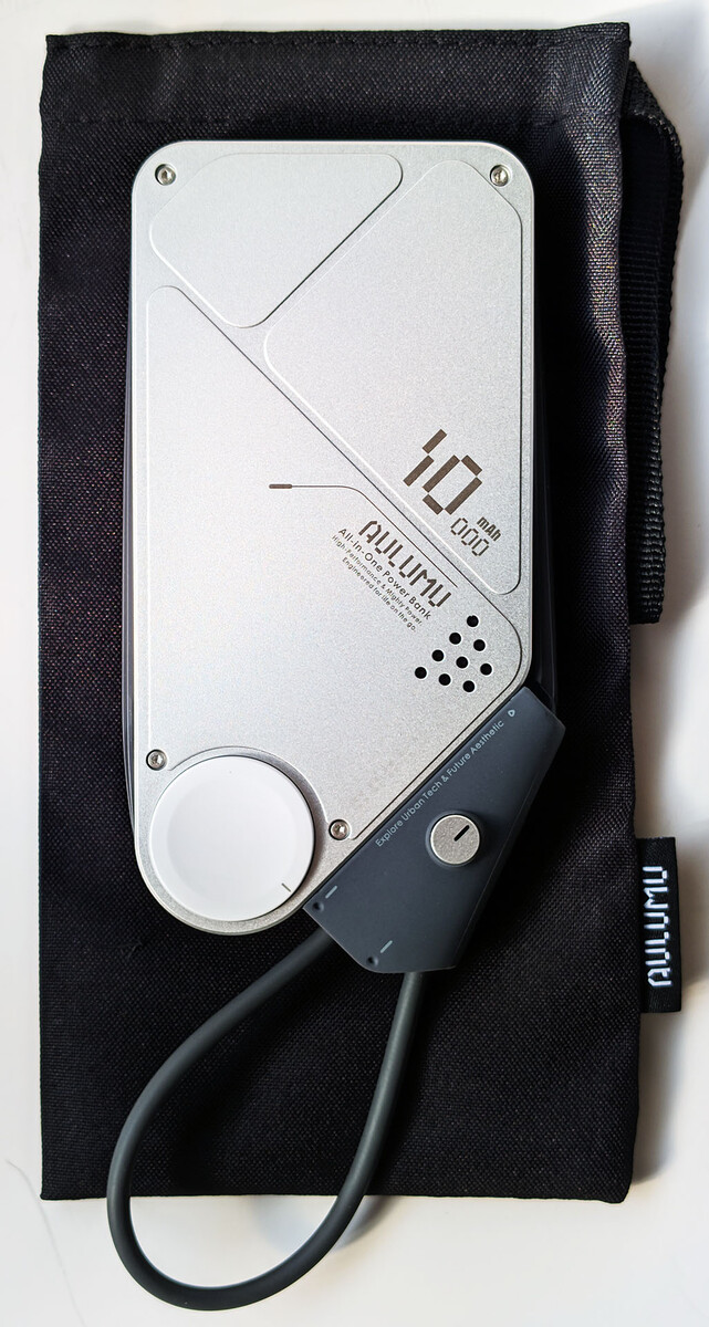 Power bank M10 e custodia.