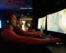 Si ritiene che giocare a 480 Hz offra un vantaggio significativo rispetto ai 60 Hz. Nell’immagine sono raffigurati alcuni giocatori davanti ai propri monitor.