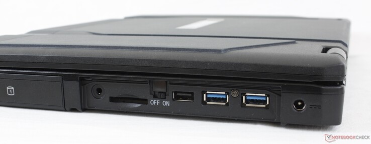 A destra: Rimovibile 2x M.2 2280 slot, 3,5 mm cuffie, lettore SD, Wi-Fi toggle, USB-A 2.0, 2x USB-A 3.2 Gen. 2