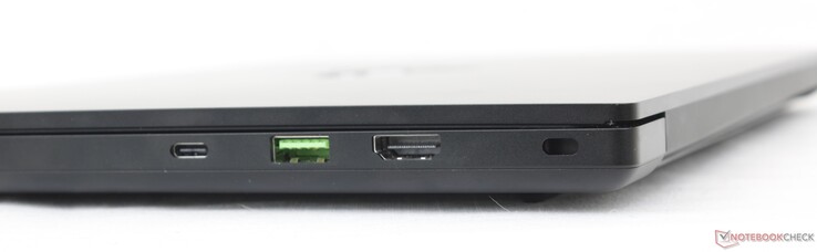 A destra: USB-C 3.2 Gen. 2 con USB4 + DisplayPort 1.4 + Power Delivery, USB-A 3.2 Gen. 2, HDMI 2.1, blocco Kensington