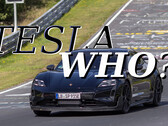 Una Porsche Taycan di pre-serie ha ridotto di 26 secondi il precedente tempo sul giro di Porsche al Nürburgring. (Fonte immagine: Porsche - modificato)