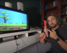 Zapper davanti a un CRT. (Immagine: Slow Mo Guys)