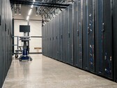 Corridoio tra i rack dei server in un data center