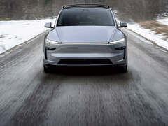 La nuova Tesla Model Y nel colore Quicksilver (Fonte: Tesla)
