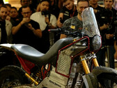 Royal Enfield ha portato un prototipo sporco della Himalayan Test Bed elettrica all'EICMA 2023 per attirare il pubblico più esigente. (Fonte: Royal Enfield su YouTube)
