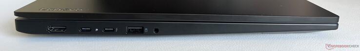 Lato sinistro: HDMI 2.1, USB-C 3.2 Gen.2 (20 Gbps, DisplayPort 1.4, Power Delivery 3.1), USB-C 4.0 con Thunderbolt 4 (40 Gbps, DisplayPort 2.1a, Power Delivery 3.1), USB-A 3.2 Gen.1 (5 Gbps, alimentato), 3,5 mm stereo