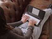 Zerowriter Fold è una macchina da scrivere digitale con display e-ink