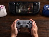 Il controller 8BitDo Pro 3 può essere collegato a uno Steam Deck tramite Bluetooth o USB. (Fonte immagine: 8BitDo)